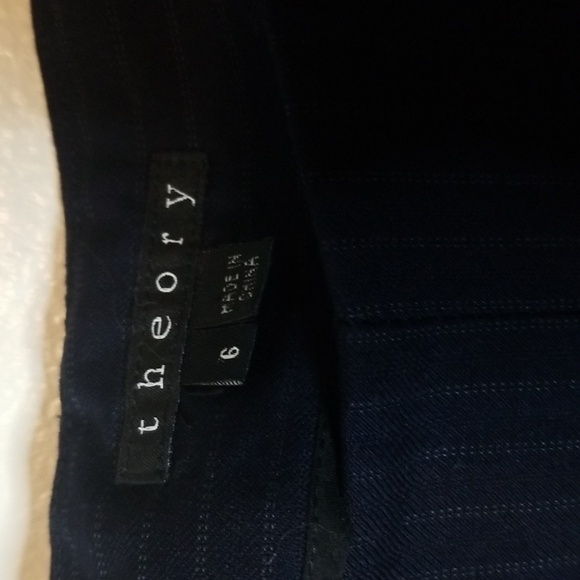 Theory navy blue pin stripe pin tuck pants size 6 side zipper 100% Wool EUC - Picture 5 of 6
